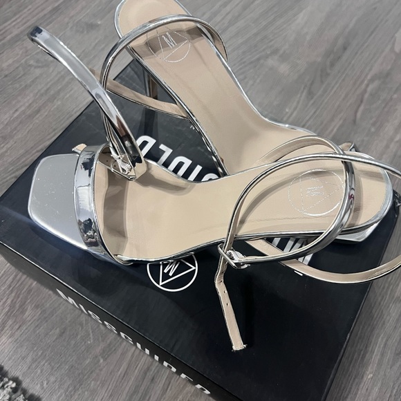 Missguided silver sandals, size 7 - Picture 4 of 7